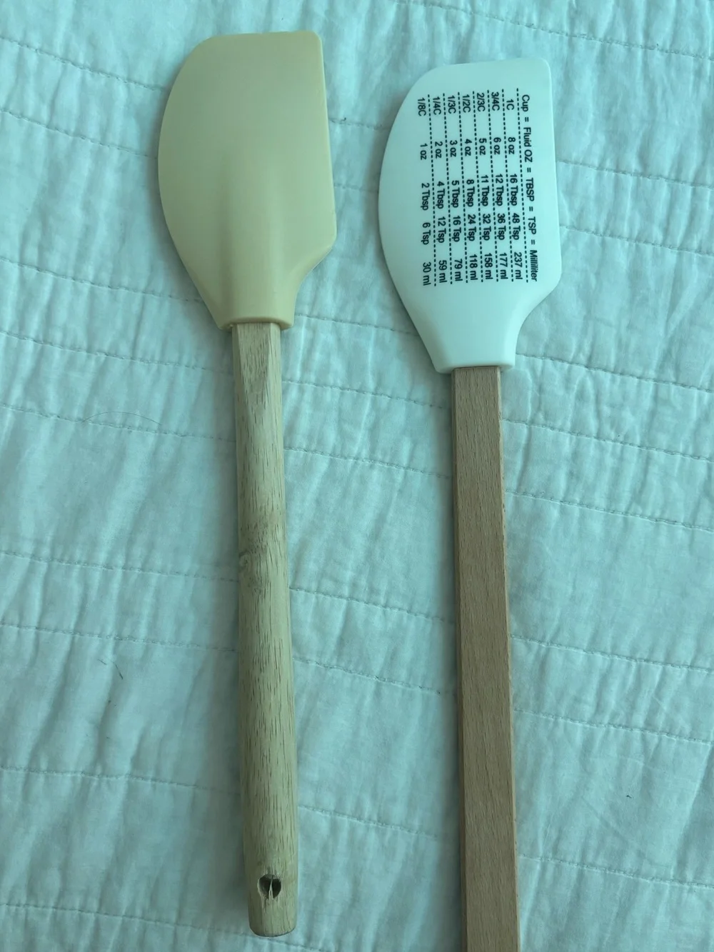 Set of 2 Holiday Silicone Spatulas - White & Beige Merry Christmas